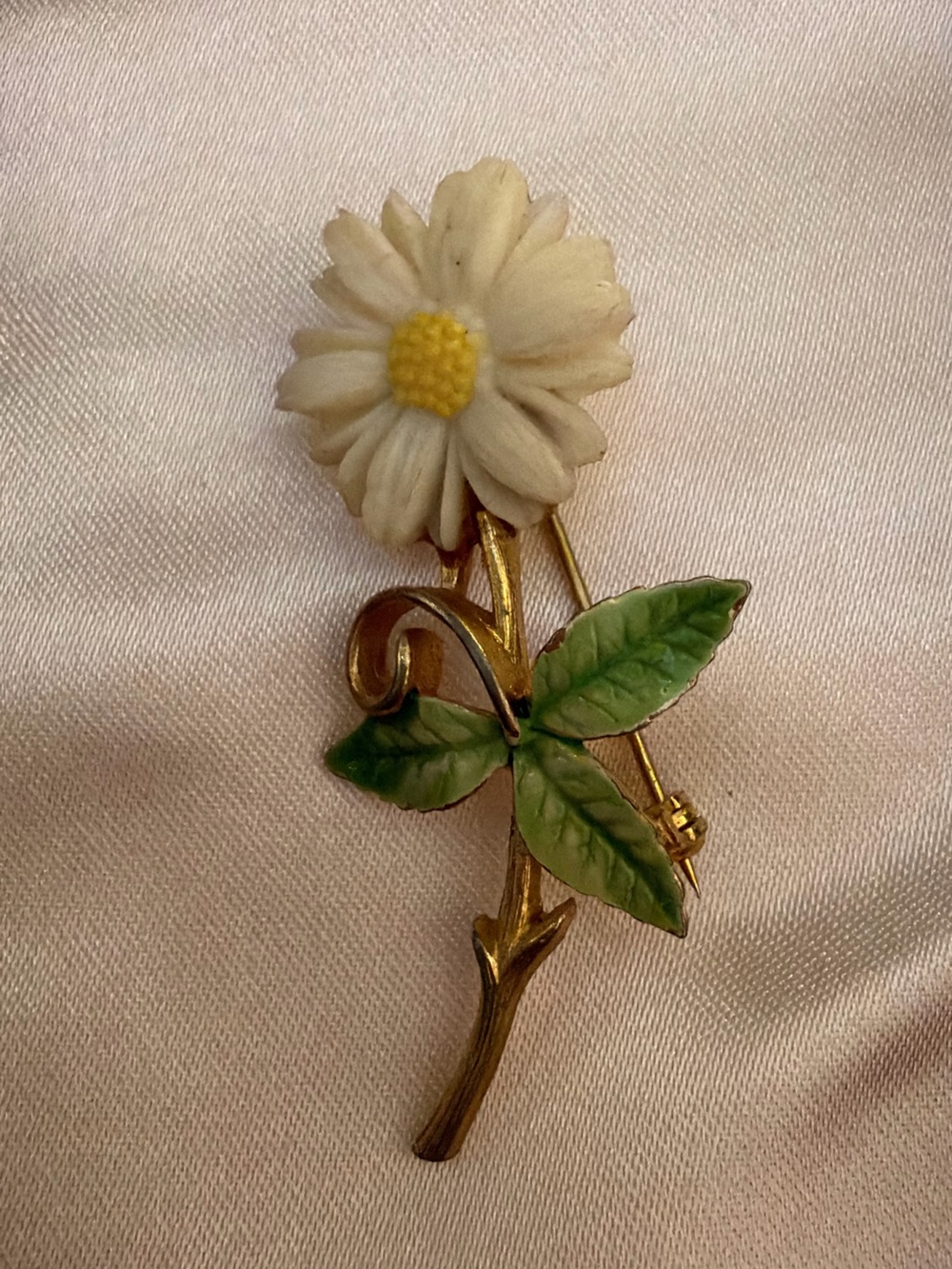 1970s Signed JJ Jonette White Daisy Flower Enamel Brooch Pin